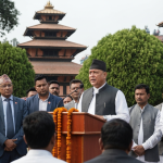 मन्त्री अनुपस्थित संसद