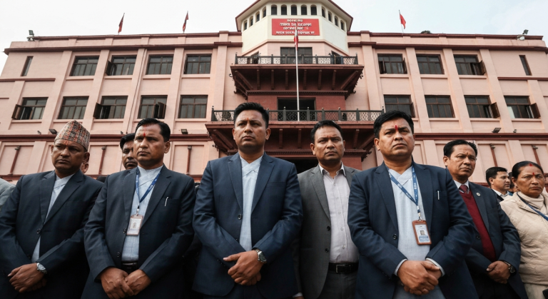 बैंक सीईओ अयोग्य