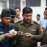 विमानस्थल कर्मचारी विदेशी मुद्रा